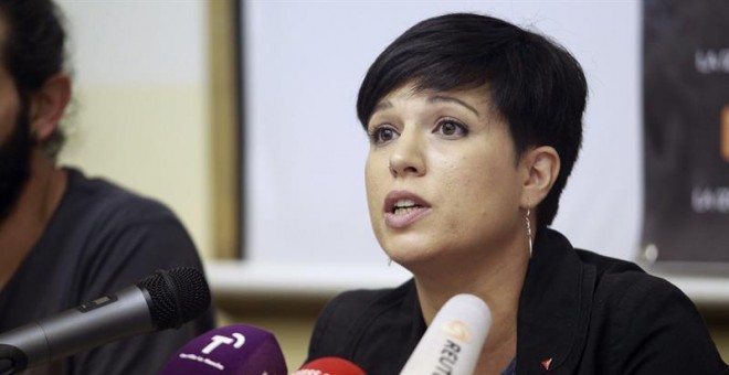 Beatriz Talegón durante el acto de presentación de la candidatura electoral para las próximas elecciones de la coalición La Izquierda. EFE/Victor Lerena