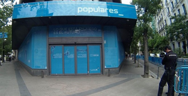 Fachada de la sede del Partido Popular en la calle Génova. EUROPA PRESS
