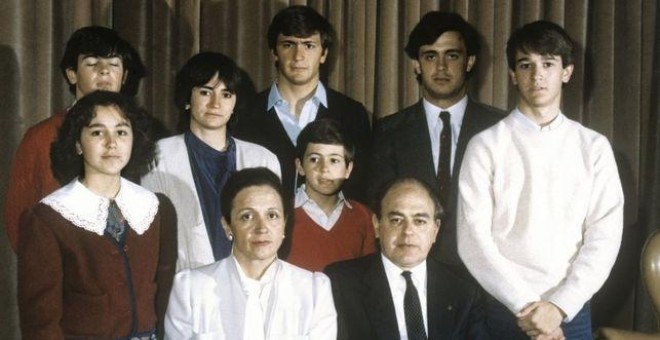 Foto de archivo de la familia Pujol tomada en los años ochenta. / EFE