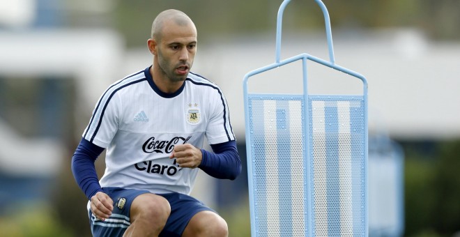 El jugador Javier Mascherano, del FC Barcelona, en un entrenamiento con la selección argentina. REUTERS/Enrique Marcarian