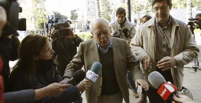 El expresidente de la Generalitat Jordi Pujol, a las puertas de su casa este miércoles. /EFE