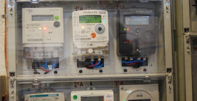 Los nuevos contadores eléctricos 'inteligentes' para el recibo de la luz por horas. E.P.