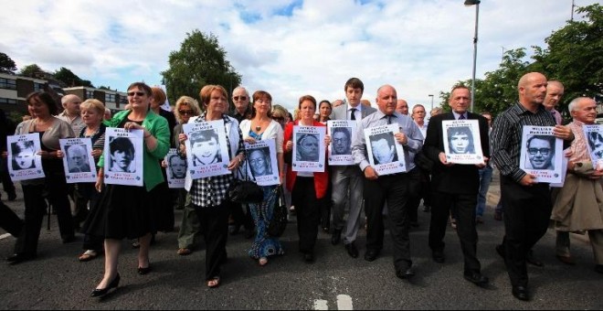 manifestación de familiares de las víctimas del 'Domingo Sangriento' en junio de 2010. - AFP