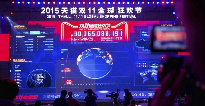 Un gráfico muestra las transacciones realizadas durante el Festival de Compra Tmall en Pekín este martes. EFE