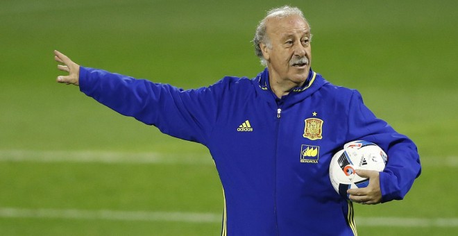 Vicente del Boque la semana pasada en el estadio Rico Pérez. /REUTERS