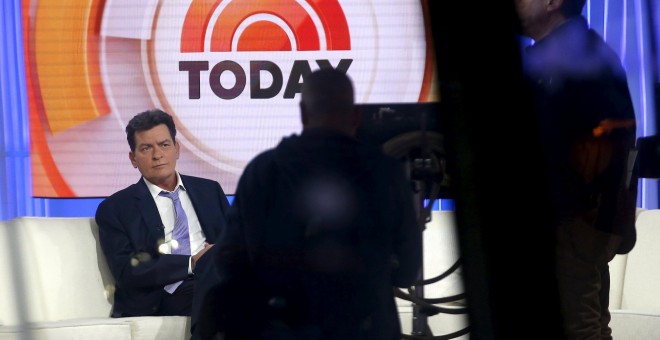 El actor Charlie Sheen, en el plató del programa 'Today' de la NBC, donde ha declarado que ha dado positivo en VIH. REUTERS/Mike Segar