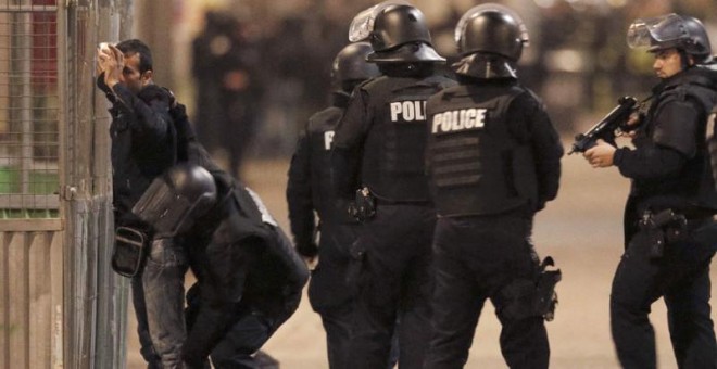 Imagen de la redada en Saint Denis./ REUTERS