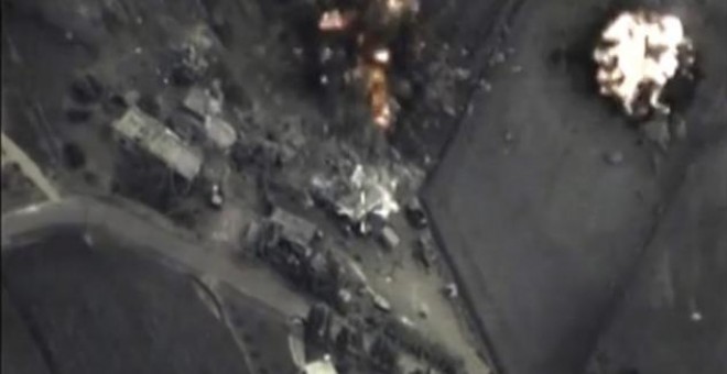 Imagen de un bombardeo aéreo ruso en Hmeymim (Siria).- EFE