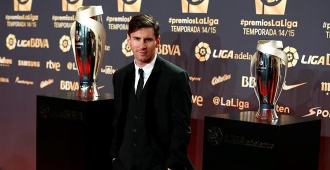 El delantero argentino del FC Barcelona Lionel Andrés Messi posa a su llegada a la gala de los premios de LaLiga. /EFE