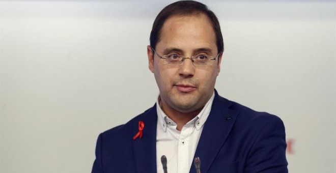 El secretario de Organización de Partido Socialista Obrero Español (PSOE), César Luena.  EFE/J.J.Guillen