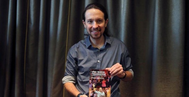 El líder de Podemos, Pablo Iglesias, durante la presentación de su libro 'Una nueva transición' en el que explica la trayectoria de su formación en el último año./ EFE