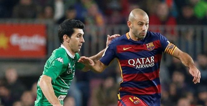 Mascherano, durante el partido ante el Villanovense. EFE/Andreu Dalmau