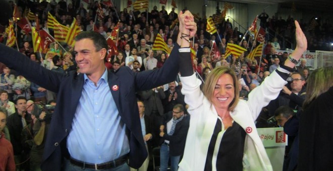 Pedro Sánchez insiste en que Rajoy y Mas son 'las dos caras de la moneda' que hay que 'retirar de la circulación'.- EP