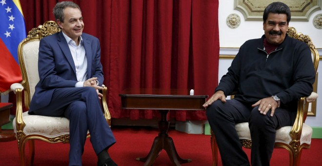 Nicolás Maduro y José Luis Rodríguez Zapatero se reunieron en el Palacio de Miraflores (Caracas), un día antes de las elecciones que se celebran este domingo. REUTERS/Carlos Garcia Rawlins