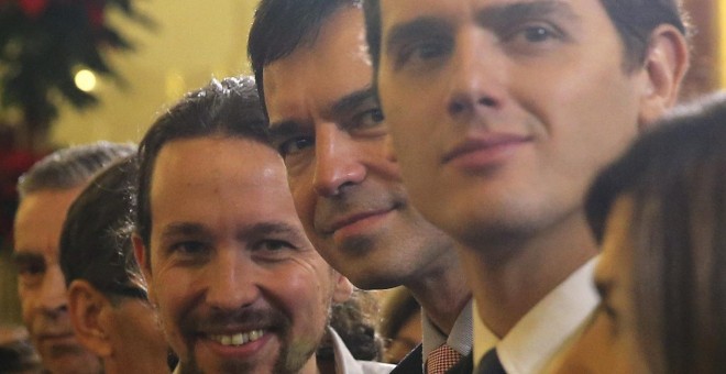 Los candidatos a la Presidencia del Gobierno por Ciudadanos, Albert Rivera; por UPyD, Andrés Herzog; y por Podemos, Pablo Iglesias; durante la recepción celebrada en el Congreso de los Diputados con motivo del XXXVII aniversario de la Constitución. EFE/Ba