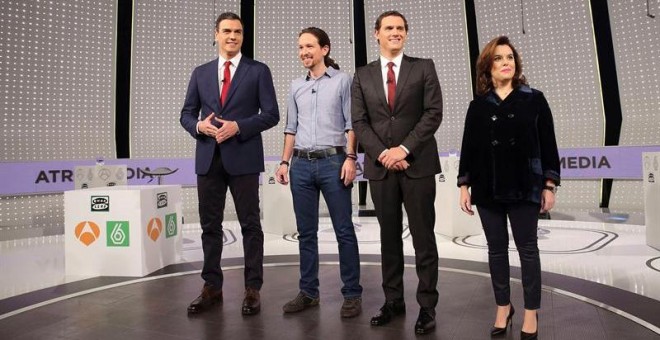 De izquierda a derecha, el secretario general del PSOE, Pedro Sánchez; el secretario general de Podemos, Pablo Iglesias; el presidente de Ciudadanos, Albert Rivera, y la vicepresidenta del Gobierno y candidata por Madrid al Congreso, Soraya Sáenz de Santa