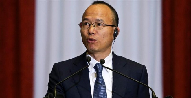 Fotografía de archivo tomada el 7 de febrero de 2014 que muestra al presidente del gigante chino Fosun International, Guo Guangchang, durante una rueda de prensa en Lisboa. /EFE