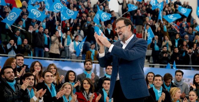 El candidato del PP, Mariano Rajoy, durante el acto central de su partido que se ha celebrado hoy en la plaza de toros de Las Rozas (Madrid). EFE/JuanJo Martin