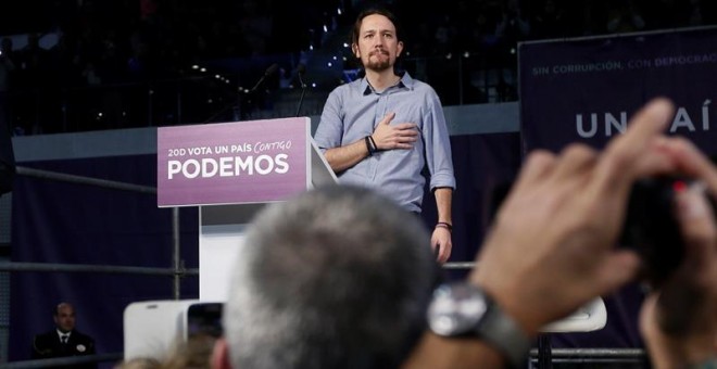 El líder de Podemos y candidato a la Presidencia del Gobierno, Pablo Iglesias, durante el acto político que ha protagonizado hoy en la Caja Mágica de Madrid, dentro de la campaña para las elecciones generales del 20D. EFE/Fernando Alvarado