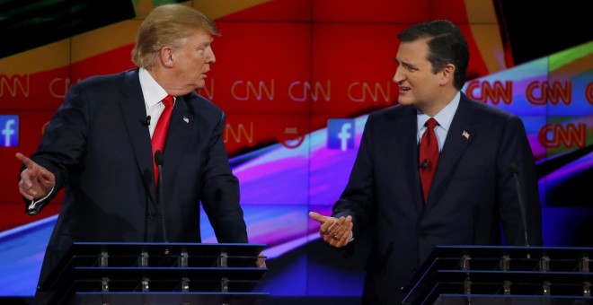 Trump y Cruz en un momento del debate celebrado en CNN. /REUTERS