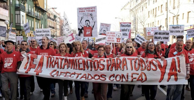 Cabeza de una manifestacion convocada por La Plataforma de Afectados por la Hepatitis C. EFE