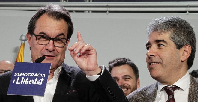 El candidato de Democràcia i Llibertat, Francesc Homs, y el presidente de CDC, Artur Mas, durante su comparecencia para valorar los resultados de su formación en las elecciones generales del 20-D. EFE/Alberto Estévez.