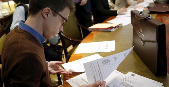 El secretario político de Podemos, Íñigo Errejón, formaliza esta mañana en el Congreso su acta como diputado./EFE