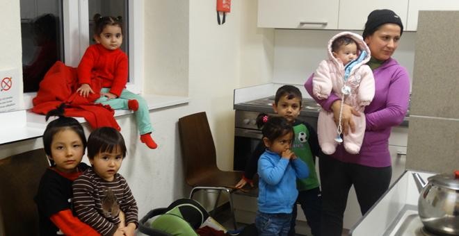 La cocina donde las familias preparan la comida en el campo de Harsewinkel. / CORINA TULBURE