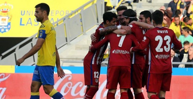 Los jugadores celebran uno de sus goles. / EFE