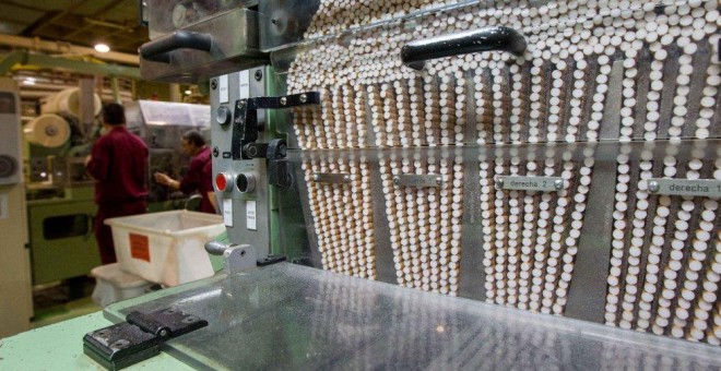 Proceso de fabricación de tabaco en la empresa Altadis en La Rioja. EFE/Raquel Manzanares