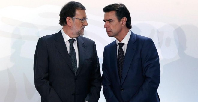 José Manuel Soria junto a Mariano Rajoy durante el acto en Ifema esta semana. EFE