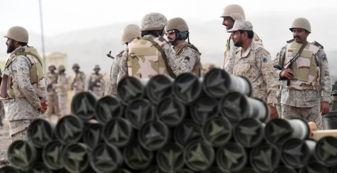 Soldados saudíes en una posición cercana a la frontera con Yemen. AFP PHOTO/FAYEZ NURELDINE