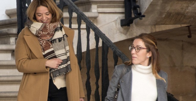 Las magistradas de la Audiencia de Palma Samantha Romero (i), y Rocío Martín (d), que junto con Eleonor Moyá han dictado el auto  sobre la doctrina Botin y la infanta Cristina. EFE/Cati Cladera