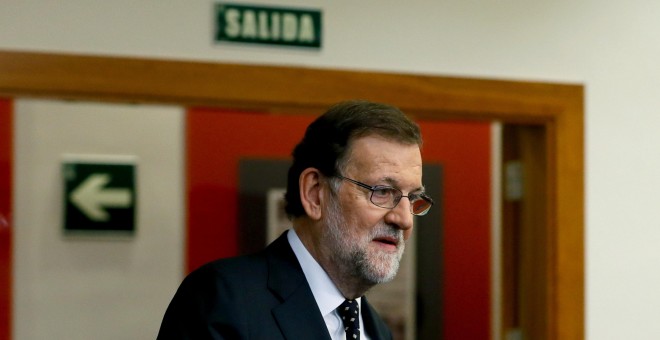 El presidente del Gobierno español en funciones, Mariano Rajoy, momentos antes de ofrecer una rueda de prensa en el Palacio de la Moncloa. EFE/JuanJo Martín