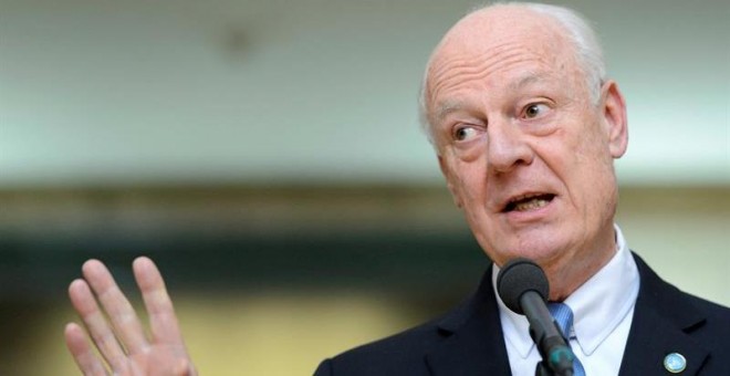 El mediador de la ONU para Siria, Staffan de Mistura, da una rueda de prensa tras la primera reunión de negociaciones para la paz en Siria, en Ginebra, Suiza, hoy 29 de enero de 2016. Mistura dijo que el domingo próximo puede tener una primera reunión co