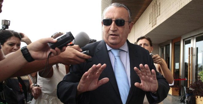 El expresidente de la Diputación de Castellon, Carlos Fabra, a su llegada a una de las sesiones del juicio por el caso Naranjax. EFE