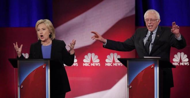 Hillary Clinton y Bernie Sanders durante un debate el pasado 18 de enero. - REUTERS