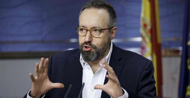 El portavoz de Ciudadanos en el Congreso, Juan Carlos Girauta, durante la rueda de prensa que ha ofrecido en la Cámara Baja para valorar la actualidad política. EFE/Emilio Naranjo