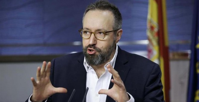 El portavoz de Ciudadanos en el Congreso, Juan Carlos Girauta, durante la rueda de prensa que ha ofrecido en la Cámara Baja para valorar la actualidad política. EFE/Emilio Naranjo