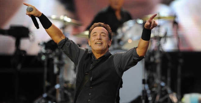 Foto de archivo de Bruce Springsteen en un concierto en El Molinón en Gijón en 2013./REUTERS