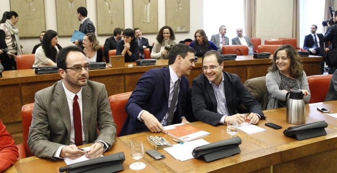 Antonio Hernando, Pedro Sánchez y César Luena / EUROPA PRESS