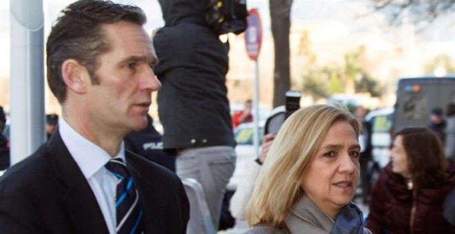 La infanta Cristina y su marido, Iñaki Urdangarin, entran en la Escuela Balear de la Administración Pública, donde se celebra el juicio por el caso Nóos. EFE/Cati Cladera