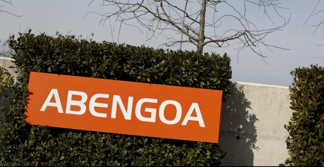 El logo de Abengoa en la entrada de su sede en Sevilla, el Campus Palmas Altas. REUTERS/Marcelo del Pozo