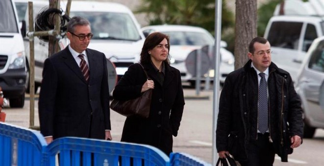 El exsocio de Iñaki Urdangarin, Diego Torres (i), y su esposa, Ana María Tejeiro, llegan esta mañana a la Escuela Balear de la Administración Pública (EBAP), donde hoy se celebra la octava jornada del juicio por el caso Nóos. EFE/Cati Cladera