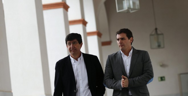 El presidente de Ciudadanos, Albert Rivera, con el líder de la formación en Andalucía, Juan Marín, esta mañana, en Sevilla. REUTERS/Marcelo del Pozo