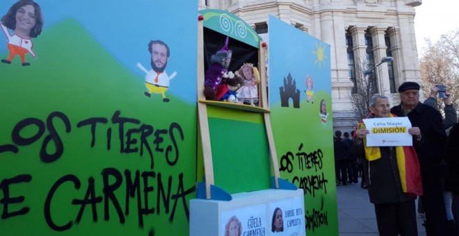 Imagen del teatro de títeres en el que se ha representando una obra de protesta por la gestión de Manuela Carmena y Ahora Madrid