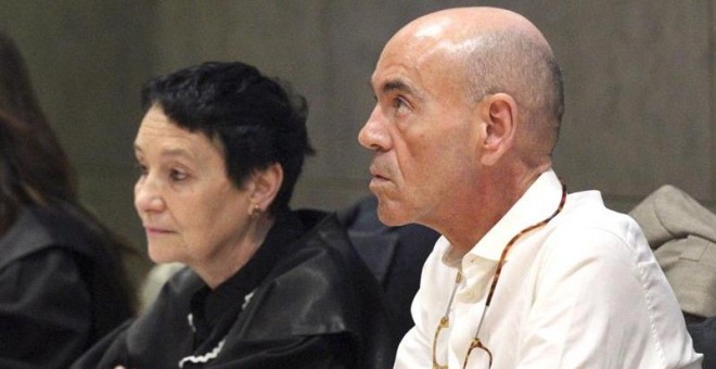 Jon E., esposo del actor Koldo Losada, durante el juicio contra él como presunto autor de la muerte de Losada. EFE/LUIS TEJIDO