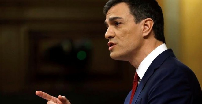 Pedro Sánchez, líder del PSOE, en su intervención durante la segunda jornada de la investidura. EFE/Chema Moya