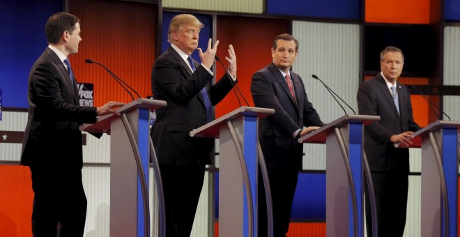 Donald Trump gesticula durante el debate entre los aspirantes republicanos a la Casa Blanca. - REUTERS