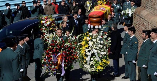 Imagen del funeral por el guardia civil José Antonio Pérez, fallecido el pasado viernes en un control de alcoholemia en Barbastro. EFE/Javier Blasco